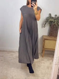 Classic Solid Color Sleeveless Long Pleated Dress